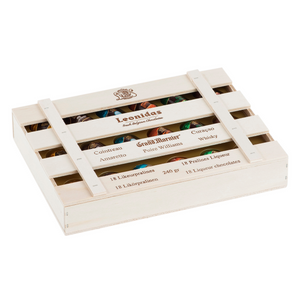 Leonidas wooden box with a selection of 18 dark chocolates filled with pure liqueur, including authentic Amaretto, Cointreau, Curaçao, Limoncello, Poire Williams and Whiskey.