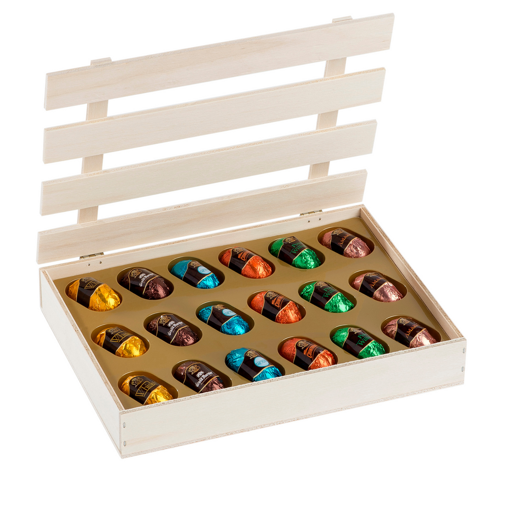 Leonidas wooden box with a selection of 18 dark chocolates filled with pure liqueur, including authentic Amaretto, Cointreau, Curaçao, Limoncello, Poire Williams and Whiskey.