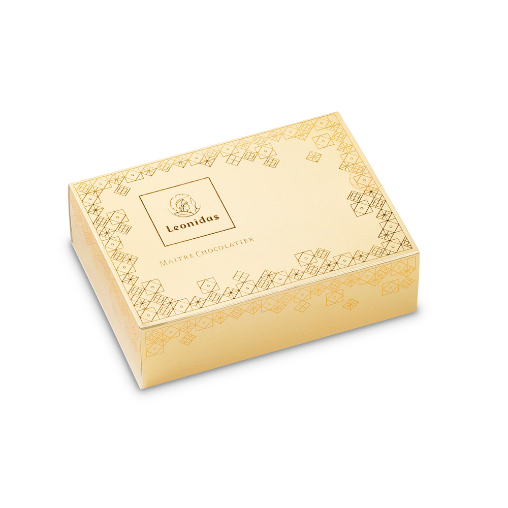 A beautiful gold bar gift box filled with our Gianduja collection: the Gianduja with finely ground nuts, the Giantina with pieces of feuilletine (biscuit), and the Giamanda with pieces of almond.
